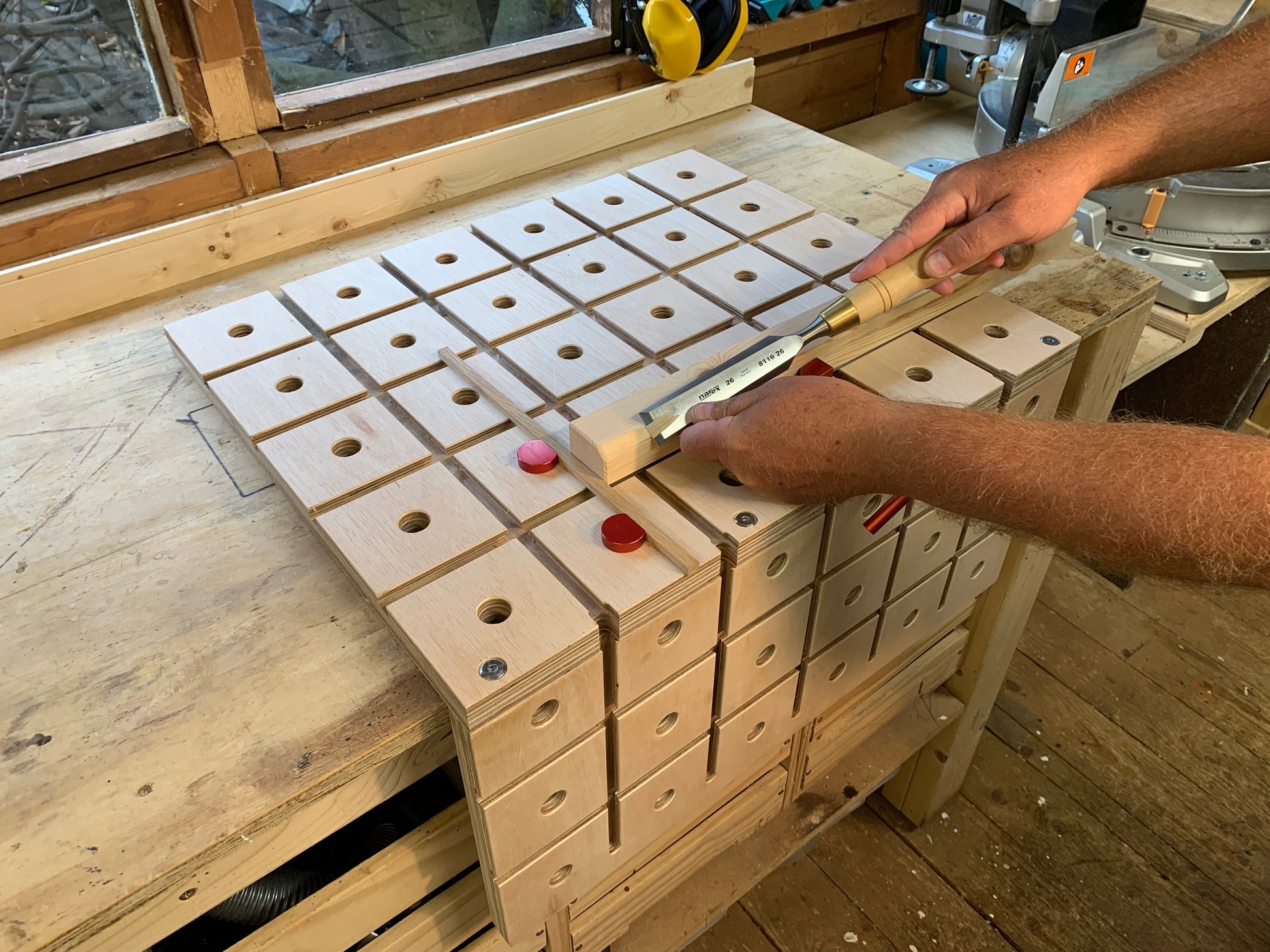 Creating a taper on furniture legs with HDS Hold Down System and Narex chisels