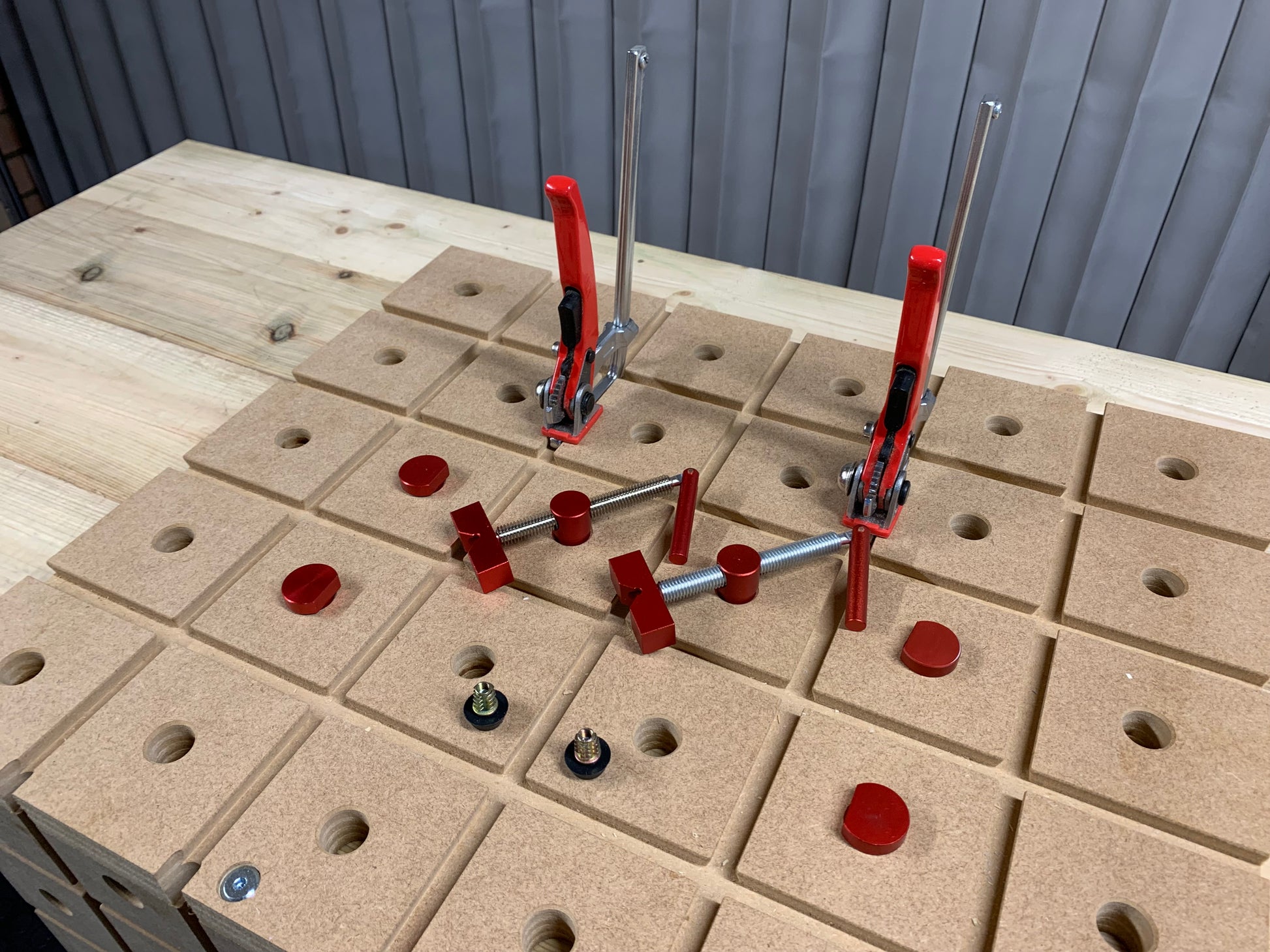 Track clamps and bench dogs accessories which make up the HDSTrack clamps and bench dogs accessories which make up the HDS master pack