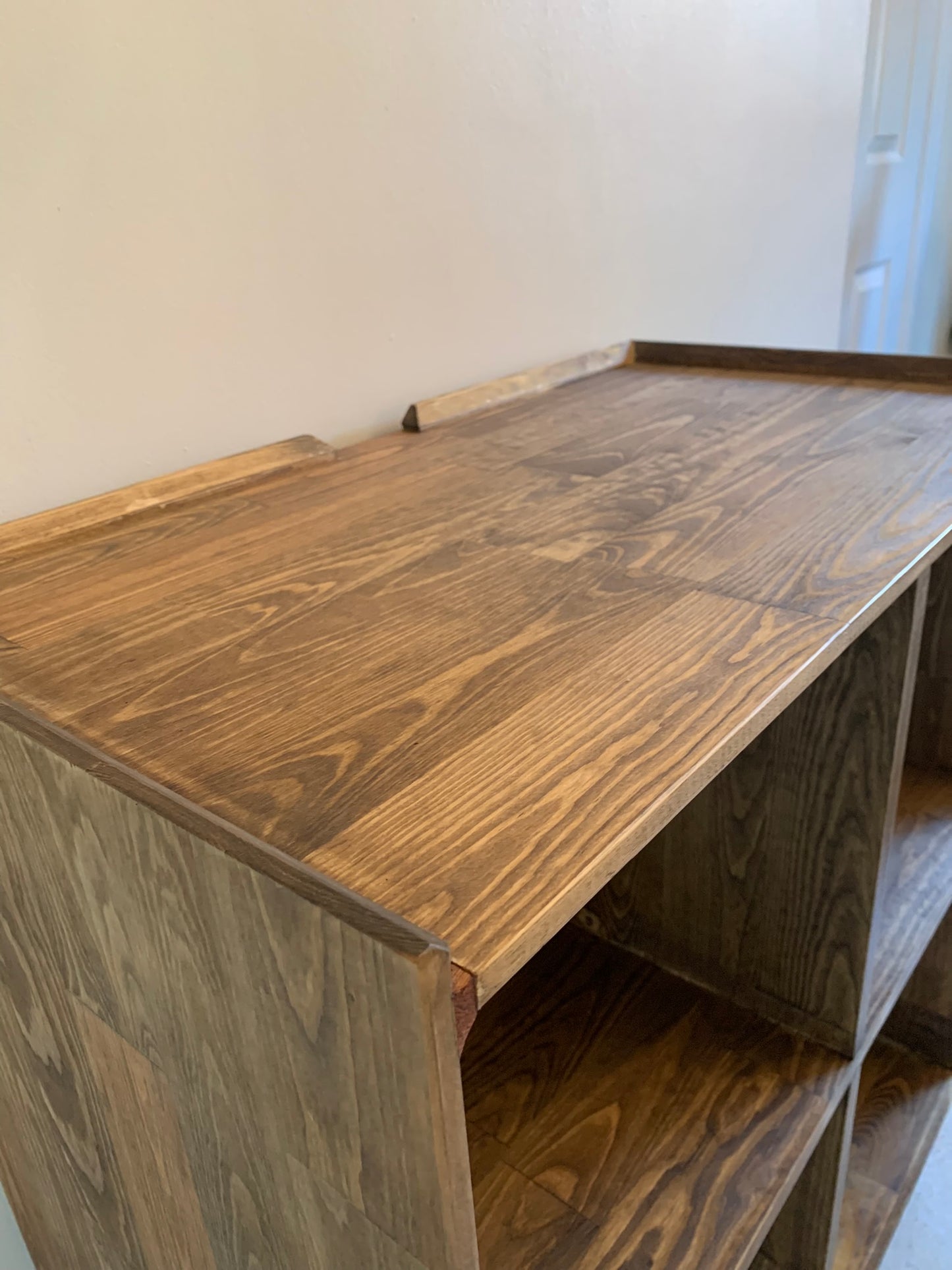 Turntable Stand Shelving Unit in Dark Oak with Hairpin Legs