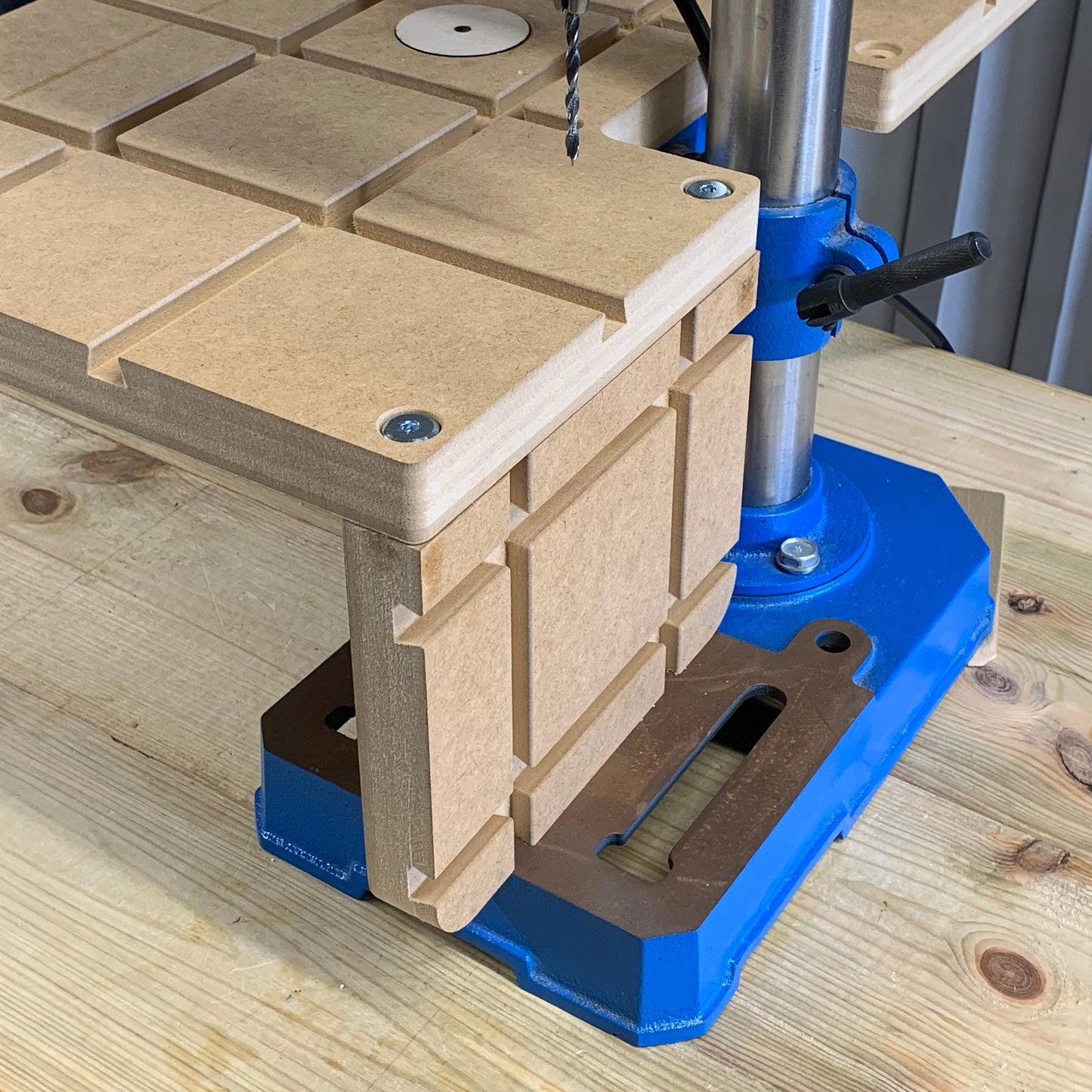 HDS Vertical Fence Board — close-up of vertical face and clamping sl
